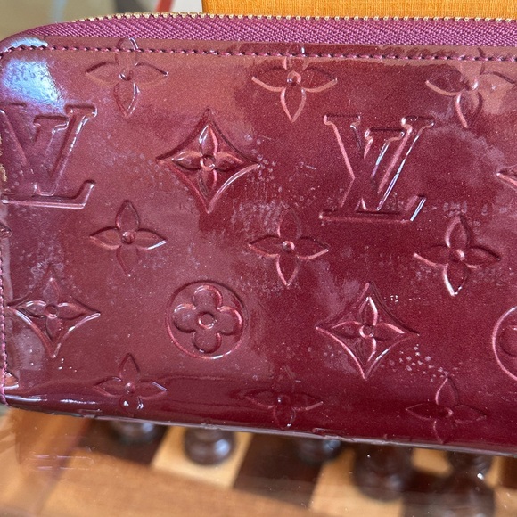LOUIS VUITTON VERNIS MERLOT LONG ZIPPERED WALLET WITH BOX - Picture 2 of 11